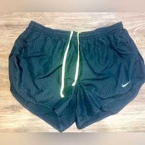NIKE DRI-FIT Shorts🖤💛💚